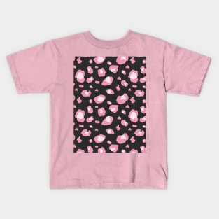 Leopard pink pattern. Vector design in pop art style. Kids T-Shirt